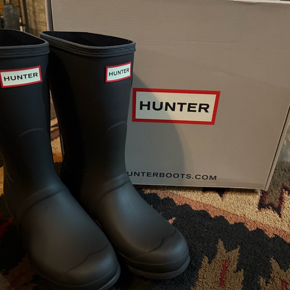 Hunter Black Matte Women's Rain Boots with Red Logo